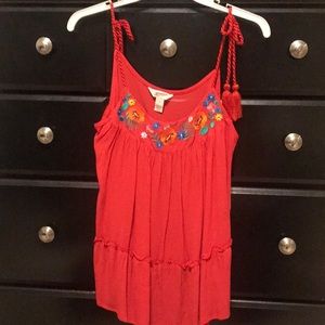 Red flowy tank top with tassels. Size small. NWT!